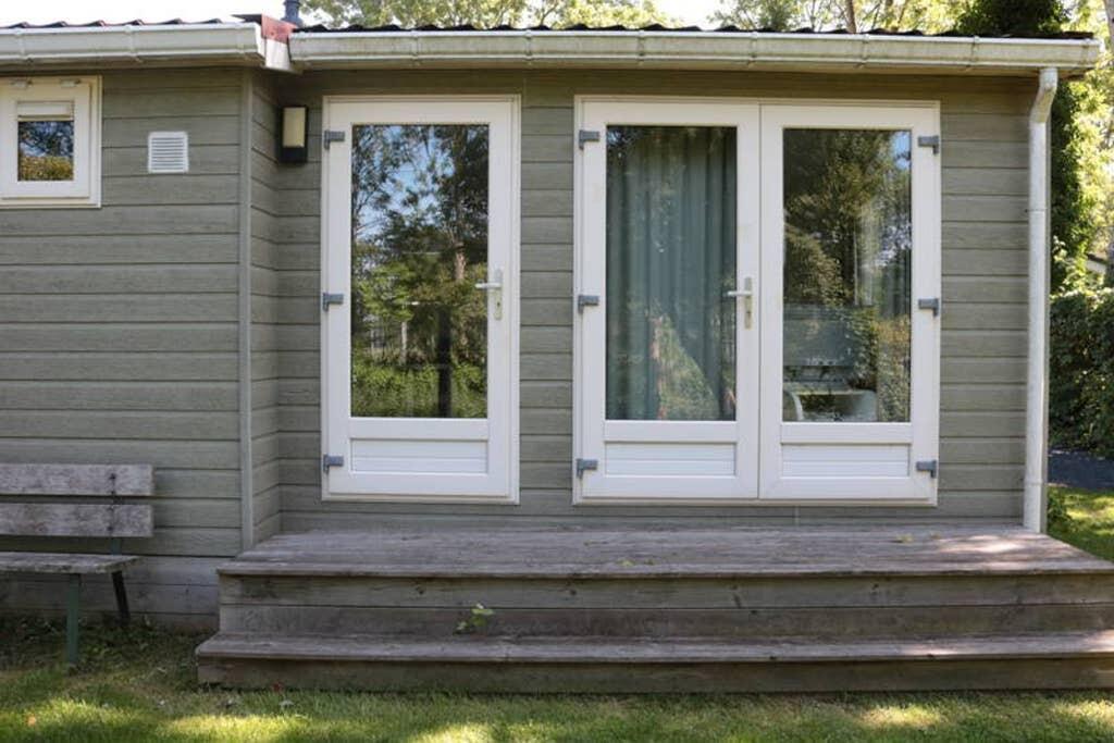 Een chalet met privé sauna en tuin Villa Tzummarum Exterior foto
