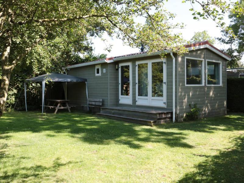 Een chalet met privé sauna en tuin Villa Tzummarum Exterior foto