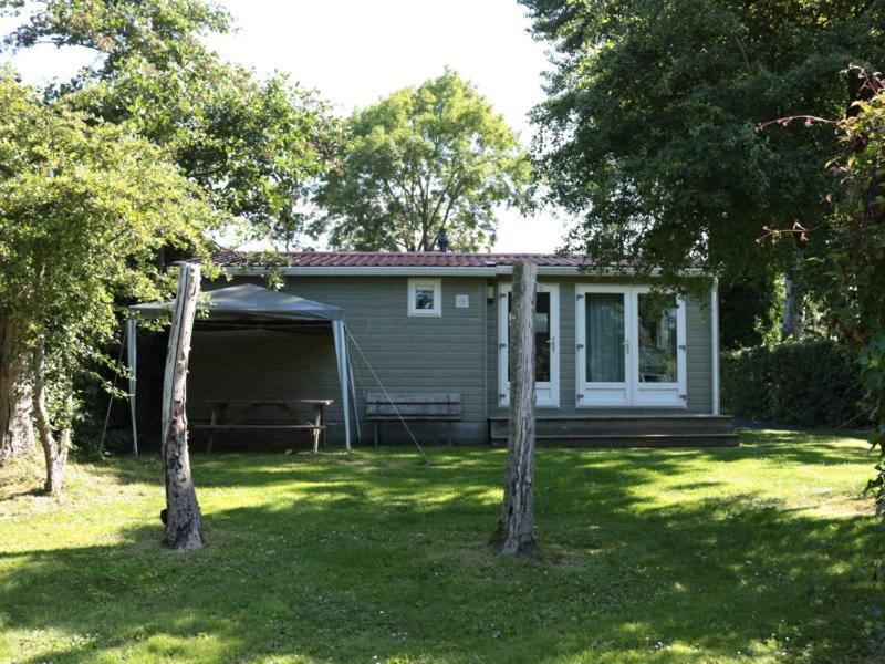 Een chalet met privé sauna en tuin Villa Tzummarum Exterior foto